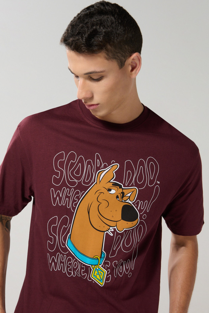 Camiseta roja manga corta con arte de Scooby-Doo