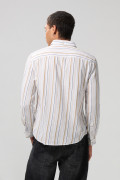 Camisa unicolor con diseños de rayas y manga larga