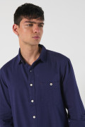 Camisa unicolor en algodón con cuello sport collar y botones