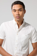 Camisa estampada unicolor con cuello button down