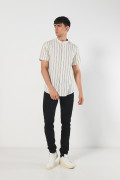Camisa a rayas unicolor en algodón con cuello nerú