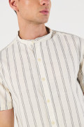 Camisa a rayas unicolor en algodón con cuello nerú