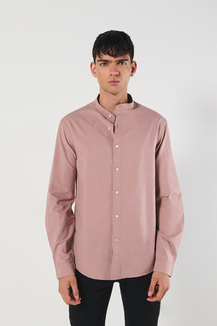Camisa en algodón cuello nerú unicolor con botones