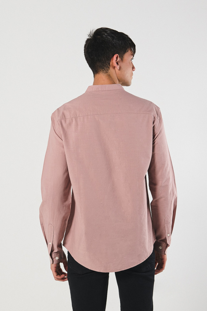 Camisa en algodón cuello nerú unicolor con botones