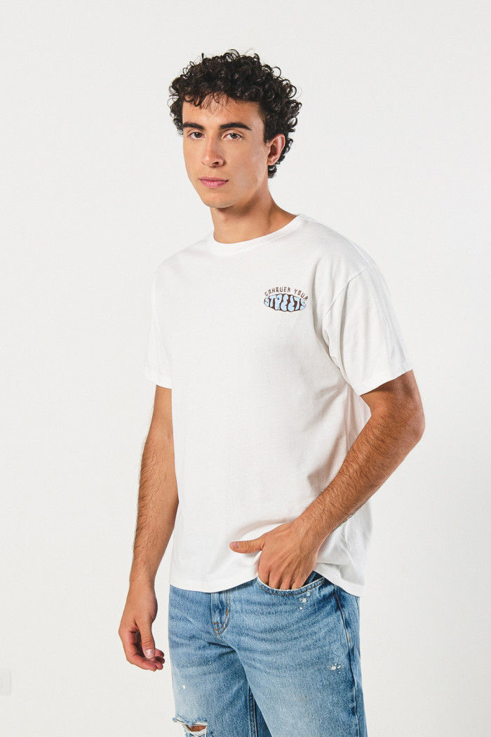 Camiseta unicolor manga corta con diseños urbanos