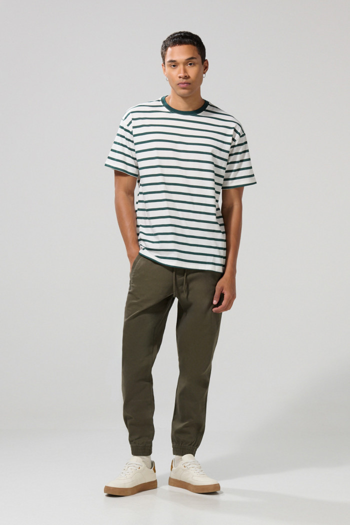 Camiseta a rayas crema clara college con manga corta