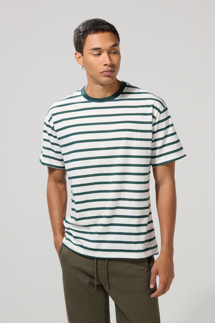Camiseta a rayas crema clara college con manga corta