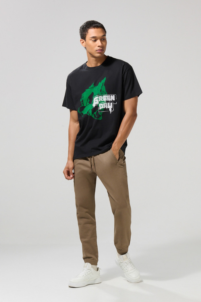 Camiseta cuello redondo negra con arte de Green Day
