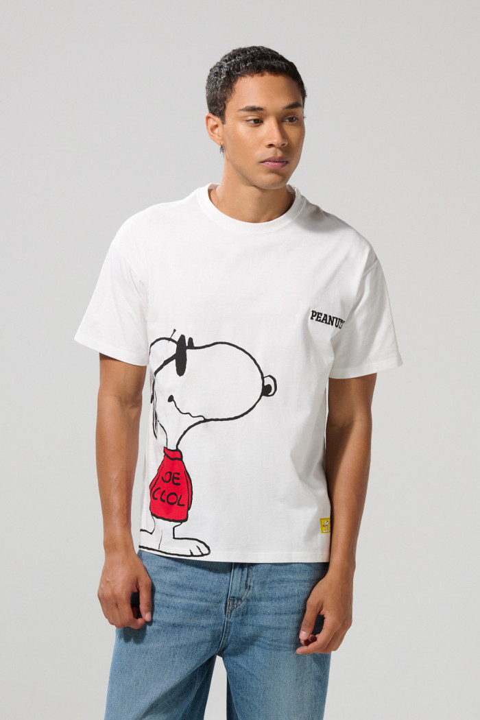 Camiseta crema oversize de Snoopy con cuello redondo