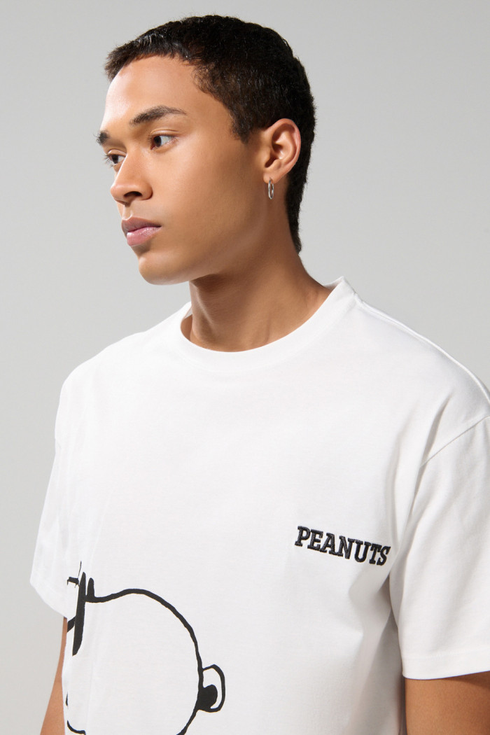 Camiseta crema oversize de Snoopy con cuello redondo