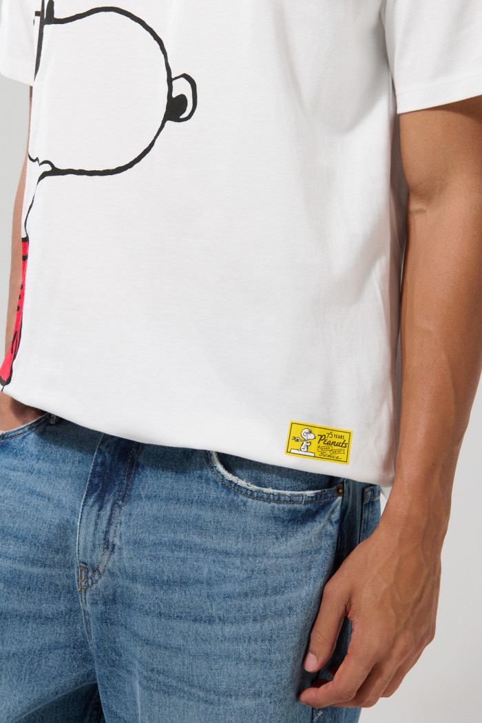 Camiseta crema oversize de Snoopy con cuello redondo
