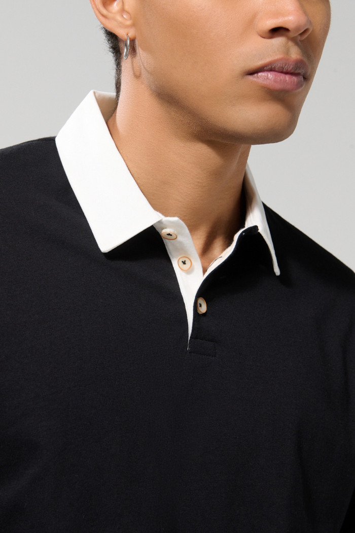 Camiseta polo unicolor manga larga con cuello en contraste