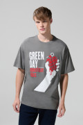 Camiseta gris intensa de Green Day con manga corta