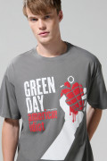 Camiseta gris intensa de Green Day con manga corta