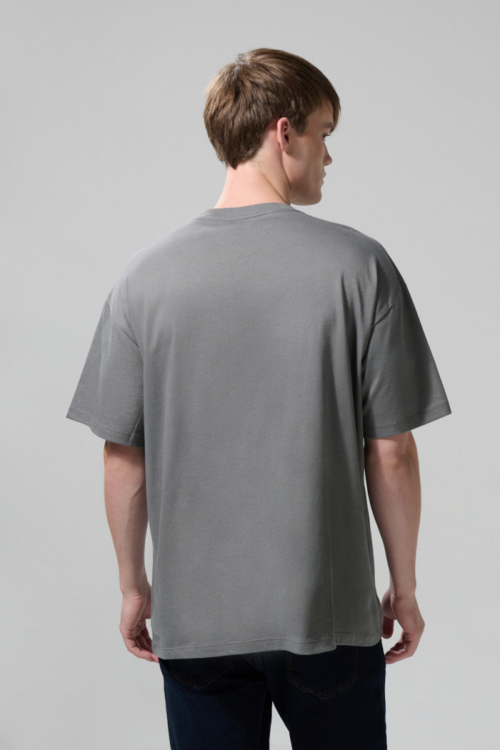 Camiseta gris intensa de Green Day con manga corta