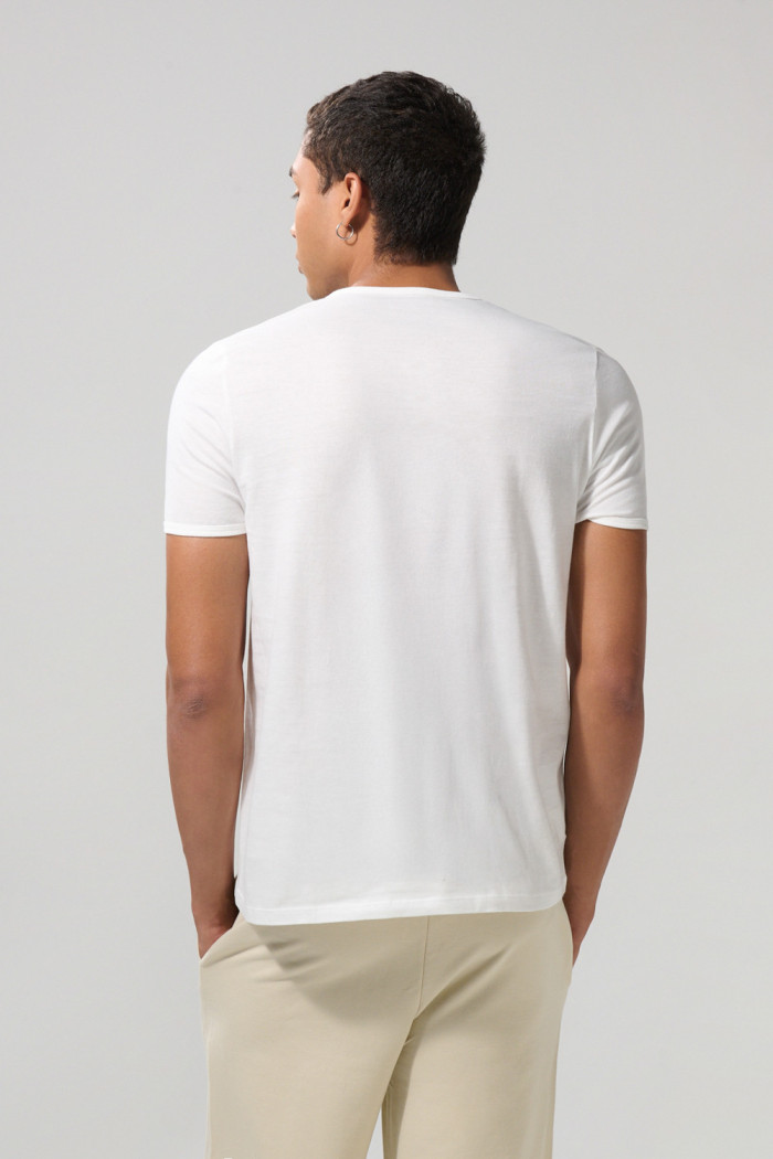 Camiseta unicolor ajustada con cuello redondo y puños en rib