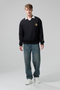 Buzo oversize negro con cuello polo y arte de Mickey