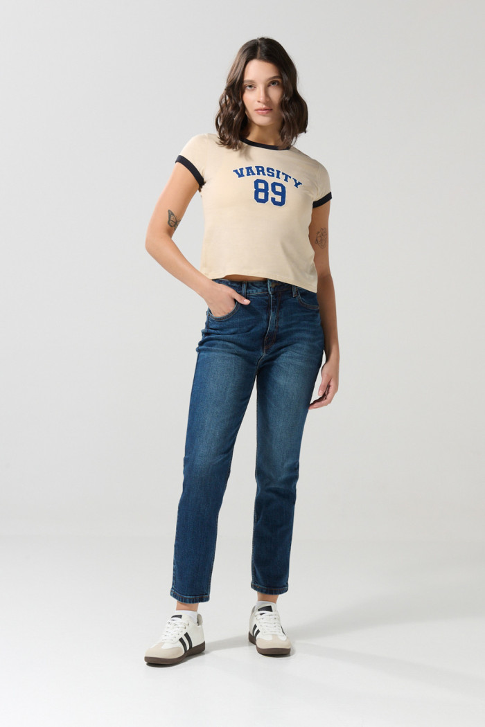 Jean mom azul oscuro bota recta con tiro súper alto