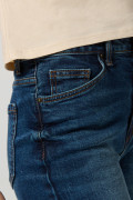 Jean mom azul oscuro bota recta con tiro súper alto