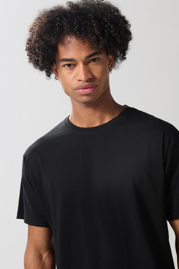 Camiseta unicolor en algodón con cuello redondo