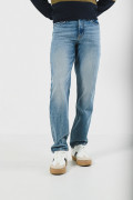 Jean 90´S tiro bajo azul claro con desgastes y cremallera