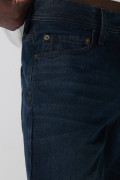 Jean 90´S bota recta azul intenso con tiro bajo y bolsillos