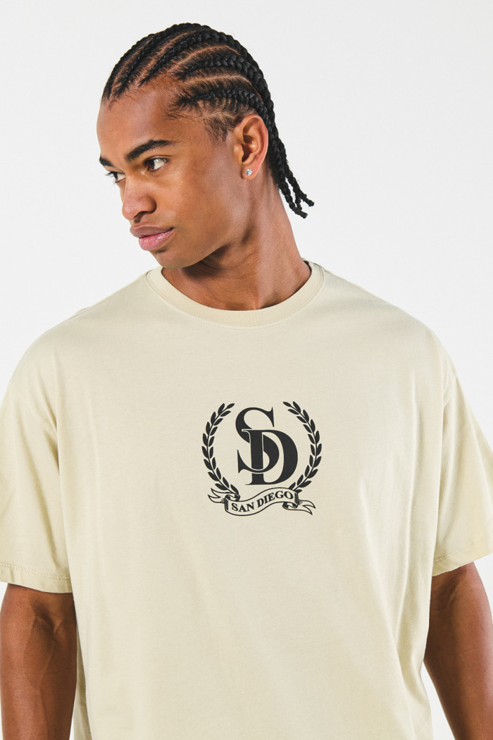 Camiseta kaki oversize con cuello redondo y diseño college