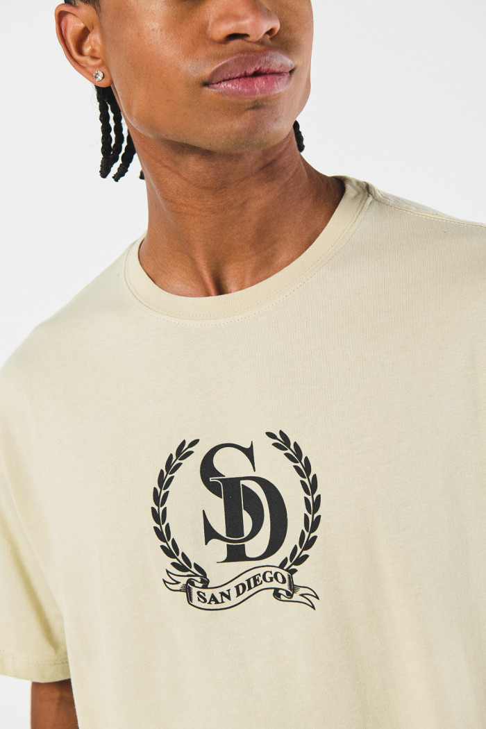 Camiseta kaki oversize con cuello redondo y diseño college