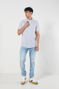 Camisa cuello nerú blanca con rayas y manga corta