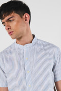 Camisa cuello nerú blanca con rayas y manga corta