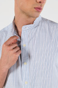 Camisa cuello nerú blanca con rayas y manga corta