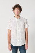 Camisa blanca con cuello nerú y diseños de mini print