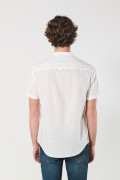 Camisa blanca con cuello nerú y diseños de mini print