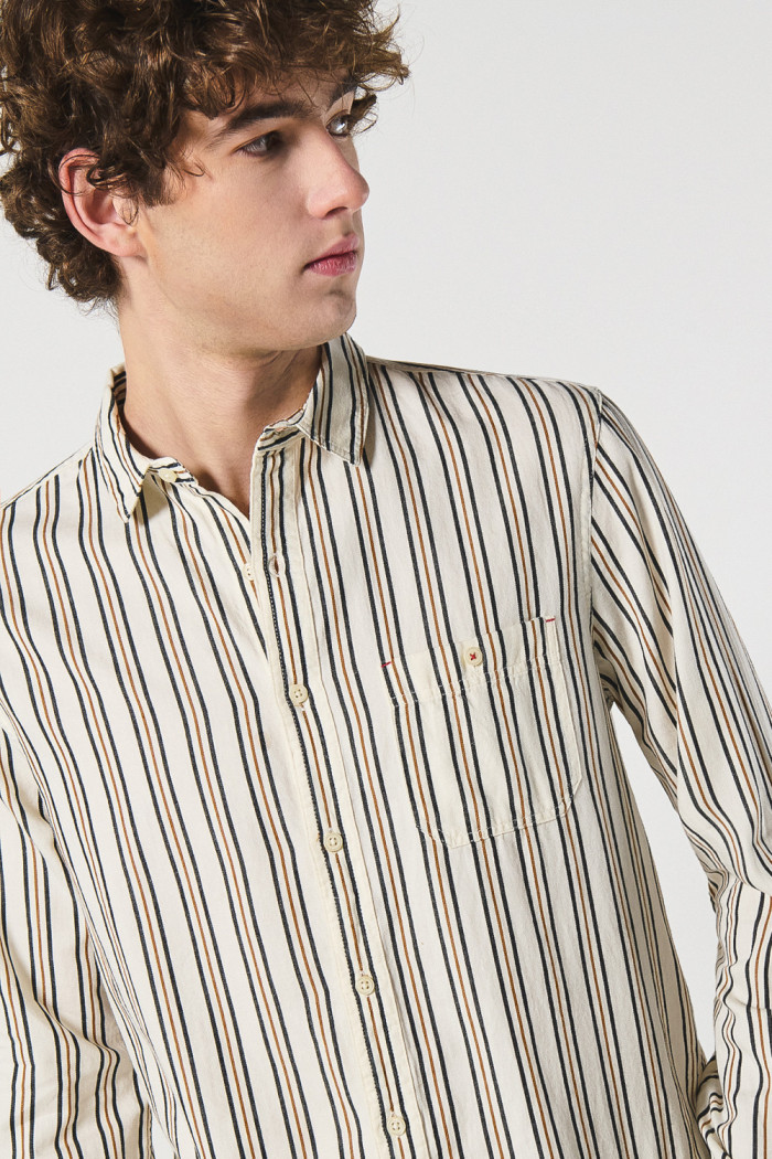 Camisa a rayas crema en algodón con manga larga