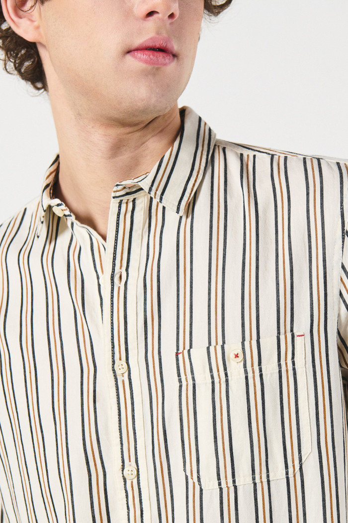 Camisa a rayas crema en algodón con manga larga