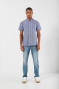 Camisa gris oscura cuello nerú con rayas y botones
