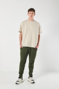 Pantalón jogger unicolor con pinzas en rodilla