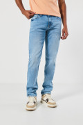 Jean slim azul claro tiro bajo con ligero desgaste