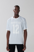 Camiseta azul clara oversize college con manga corta