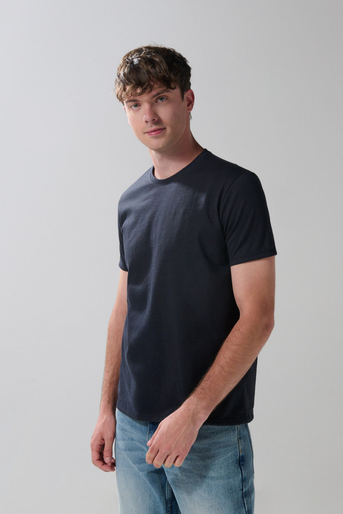 Camiseta en polialgodón azul intensa con manga corta
