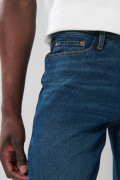 Jean bota recta 90´S azul oscuro con bolsillos y tiro bajo