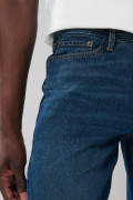 Jean bota recta 90´S azul oscuro con bolsillos y tiro bajo