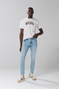 Jean ajustado skinny tiro bajo con bolsillos azul claro