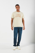 Camiseta college kaki clara con cuello redondo