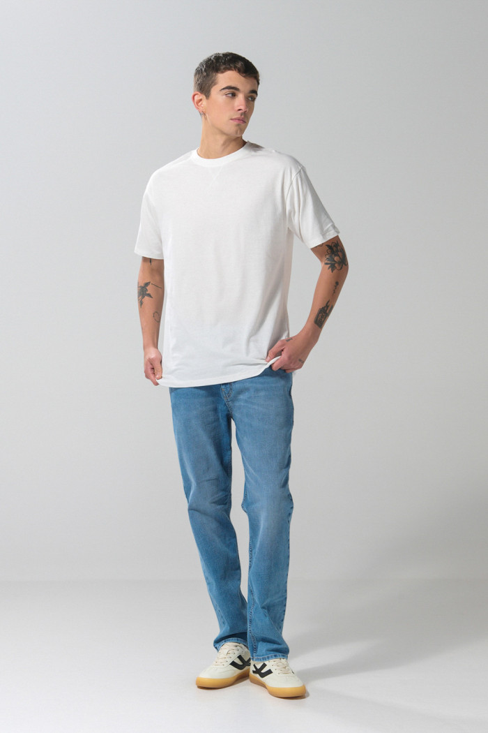 Camiseta con costura cruzada unicolor y manga corta