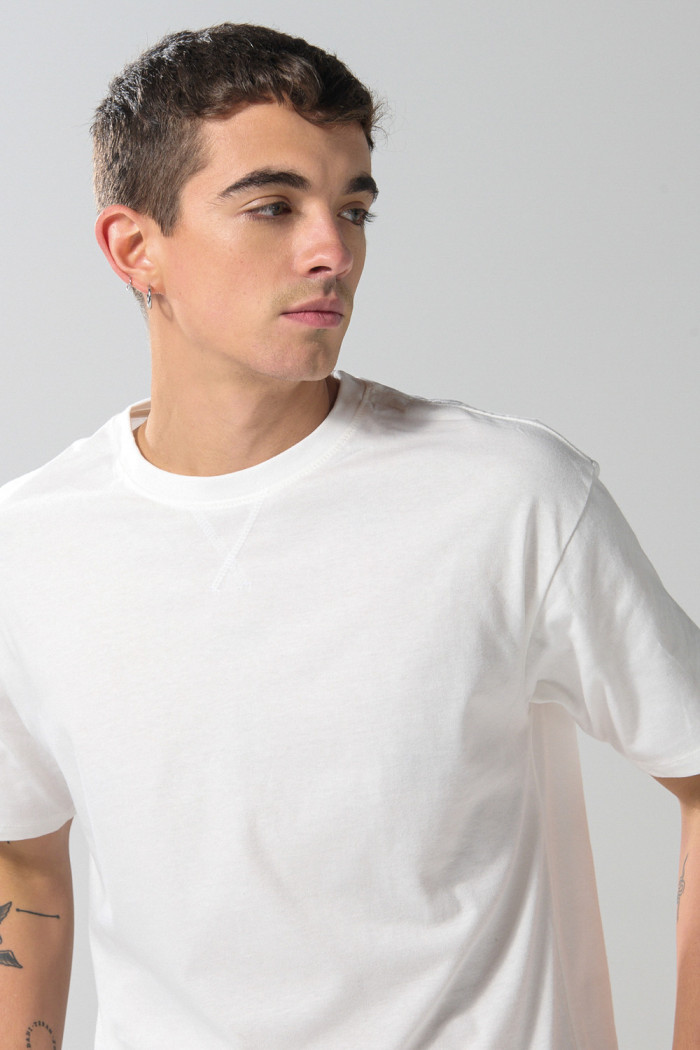 Camiseta con costura cruzada unicolor y manga corta