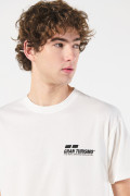 Camiseta crema manga corta con diseños de Gran Turismo
