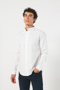 Camisa blanca cuello nerú con diseños en mini print