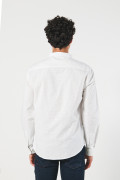 Camisa blanca cuello nerú con diseños en mini print
