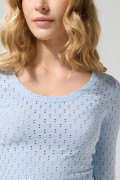 Camiseta manga larga azul clara con texturas y escote en U